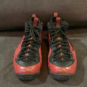 Nike Air Foamposite Cracked lava Size 12M